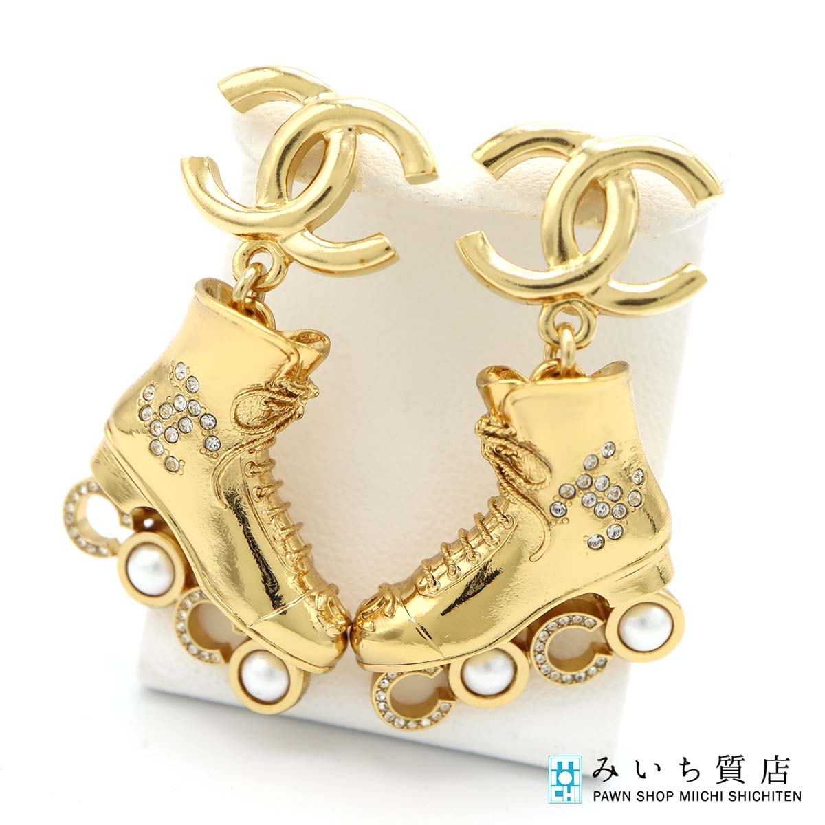 Q2936 超美品 シャネル ロゴ フェイクパール×ラインストーン ピアス Q2936 超美品 シャネル ロゴ フェイクパール×ラインストーン ピアス