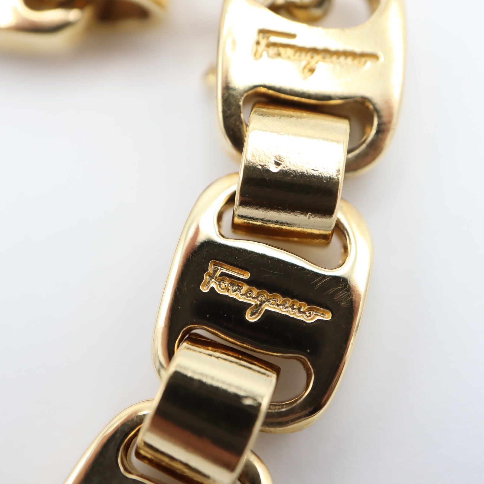 Salvatore Ferragamo フェラガモ ブレスレット GP ゴールドカラー 約