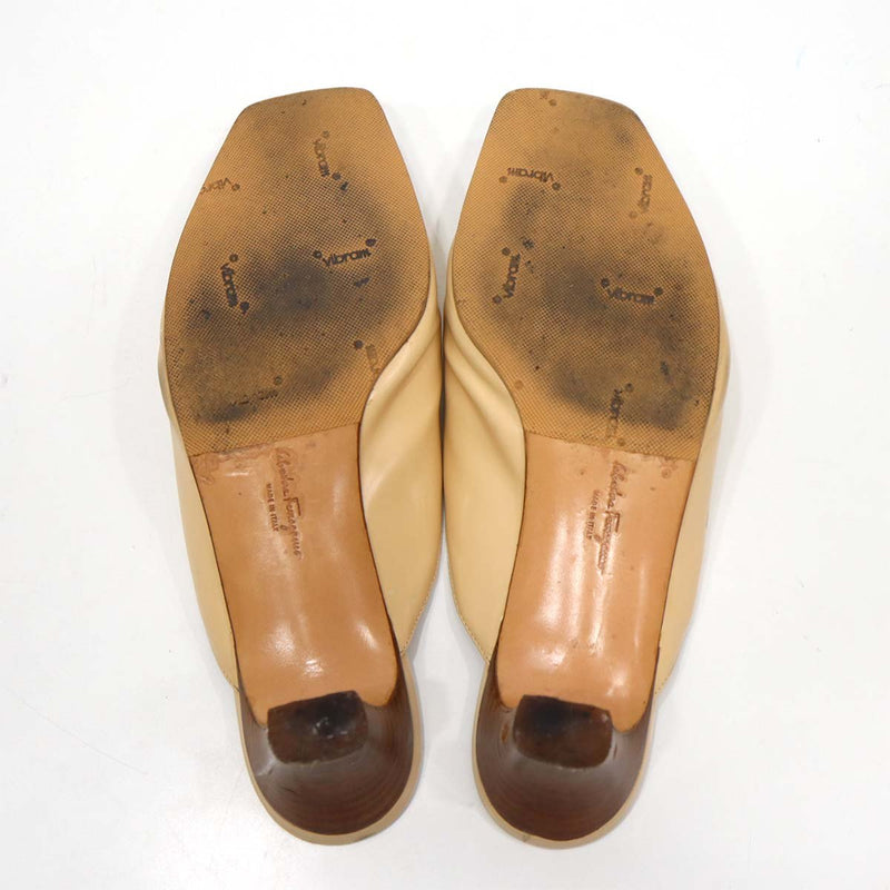 Salvatore Ferragamo フェラガモ ガンチーニ金具 ミュール サンダル ベージュ系 サイズ7 1/2 靴 24.5cm 箱有 H12688-2