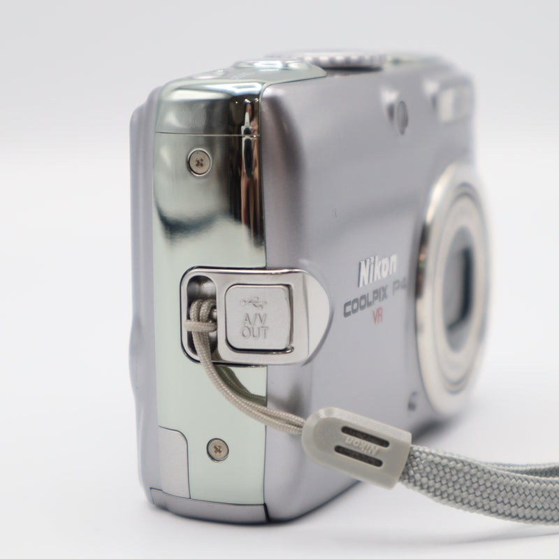 Nikon ニコン コンパクトデジタルカメラ COOLPIX P4 VR 7.5-26.3mm 1:2.7-5.3 デジカメ 動作確認済 H16552