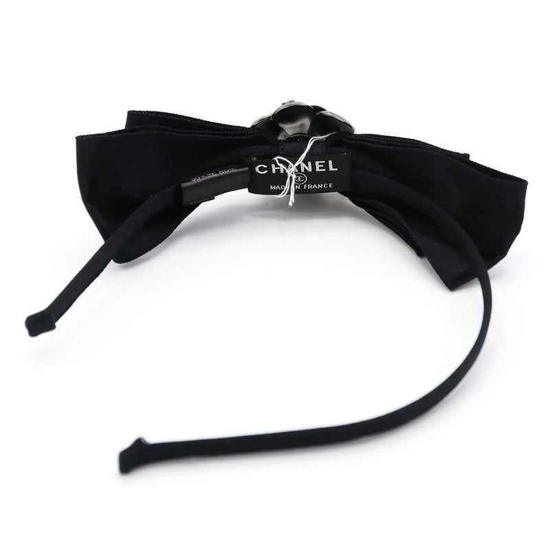 美品 CHANEL(シャネル) カチューシャ サテン 黒 リボン CHANEL シャネル カチューシャ カメリア リボン ブラック ヘア