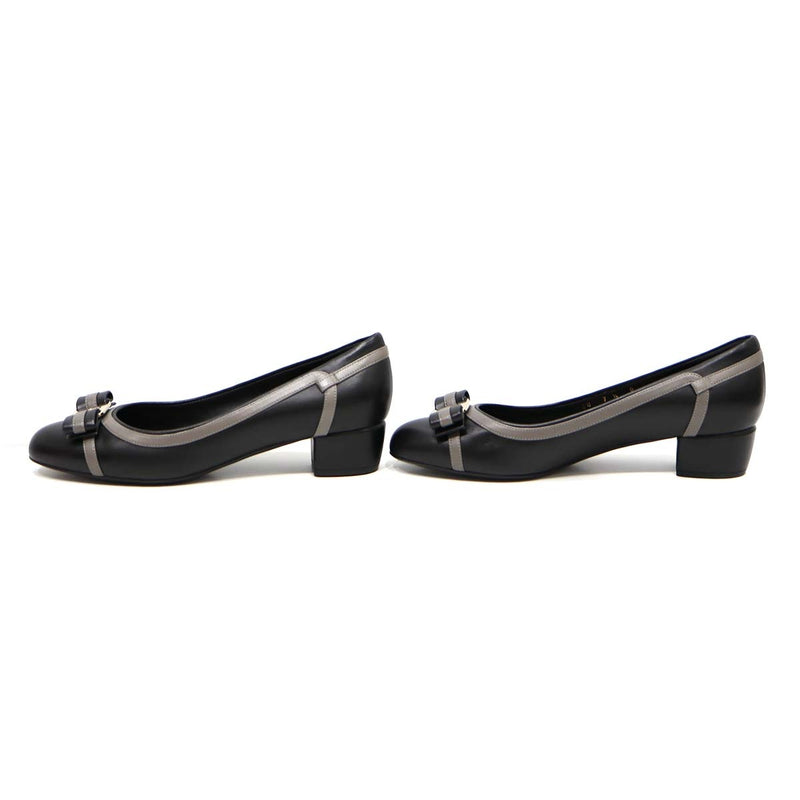 未使用 Salvatore Ferragamo フェラガモ ヴァラリボン パンプス フラットシューズ ブラック×グレー サイズ7 1/2 Ⅾ 靴 25cm 箱有 H12688-8