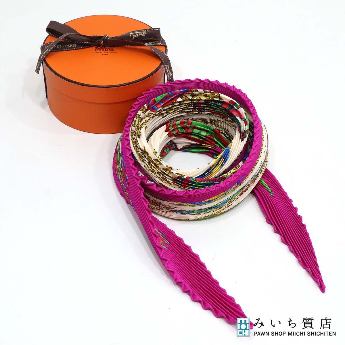 エルメスHERMES プリーツカレ90 HERMES エルメス カレ90 プリーツスカーフ 馬のリボン LES RUBANS DU