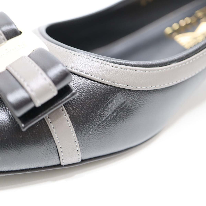 未使用 Salvatore Ferragamo フェラガモ ヴァラリボン パンプス フラットシューズ ブラック×グレー サイズ7 1/2 Ⅾ 靴 25cm 箱有 H12688-8