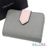 未使用 PRADA プラダ 二つ折り財布 SAFFAIANO TAB サフィアーノ レザー 1ML018 ウォレット グレー×ピンク 箱有 M4178