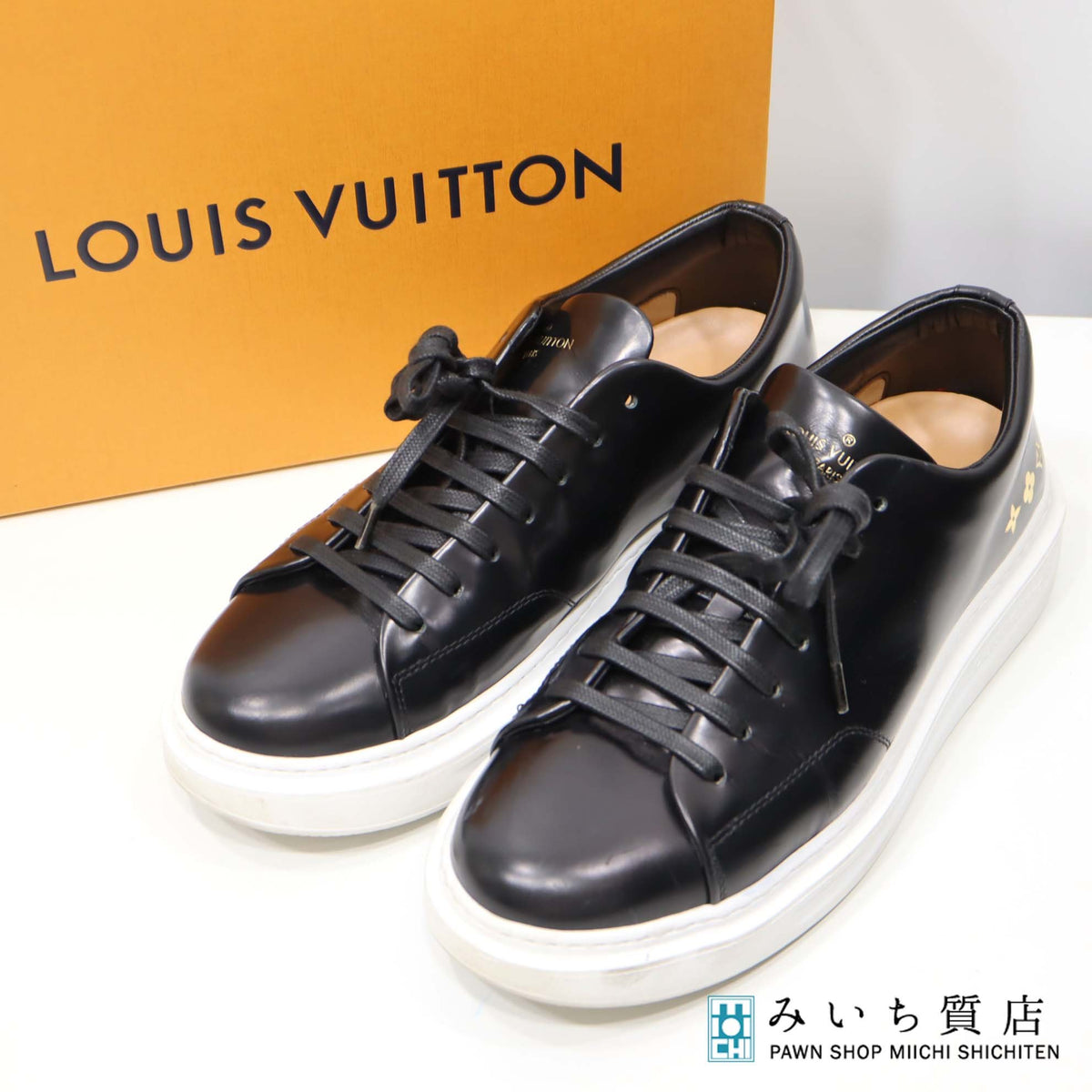 JIMMY CHOO☆ ラブ 85 ブラック パンプス シャーリング加工 Bing Pump Flat|Latte/ブラック パテントレザー・フラット