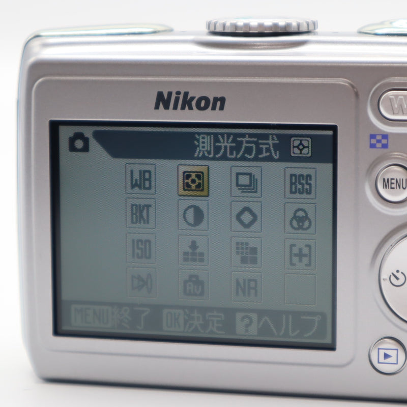 Nikon ニコン コンパクトデジタルカメラ COOLPIX P4 VR 7.5-26.3mm 1:2.7-5.3 デジカメ 動作確認済 H16552