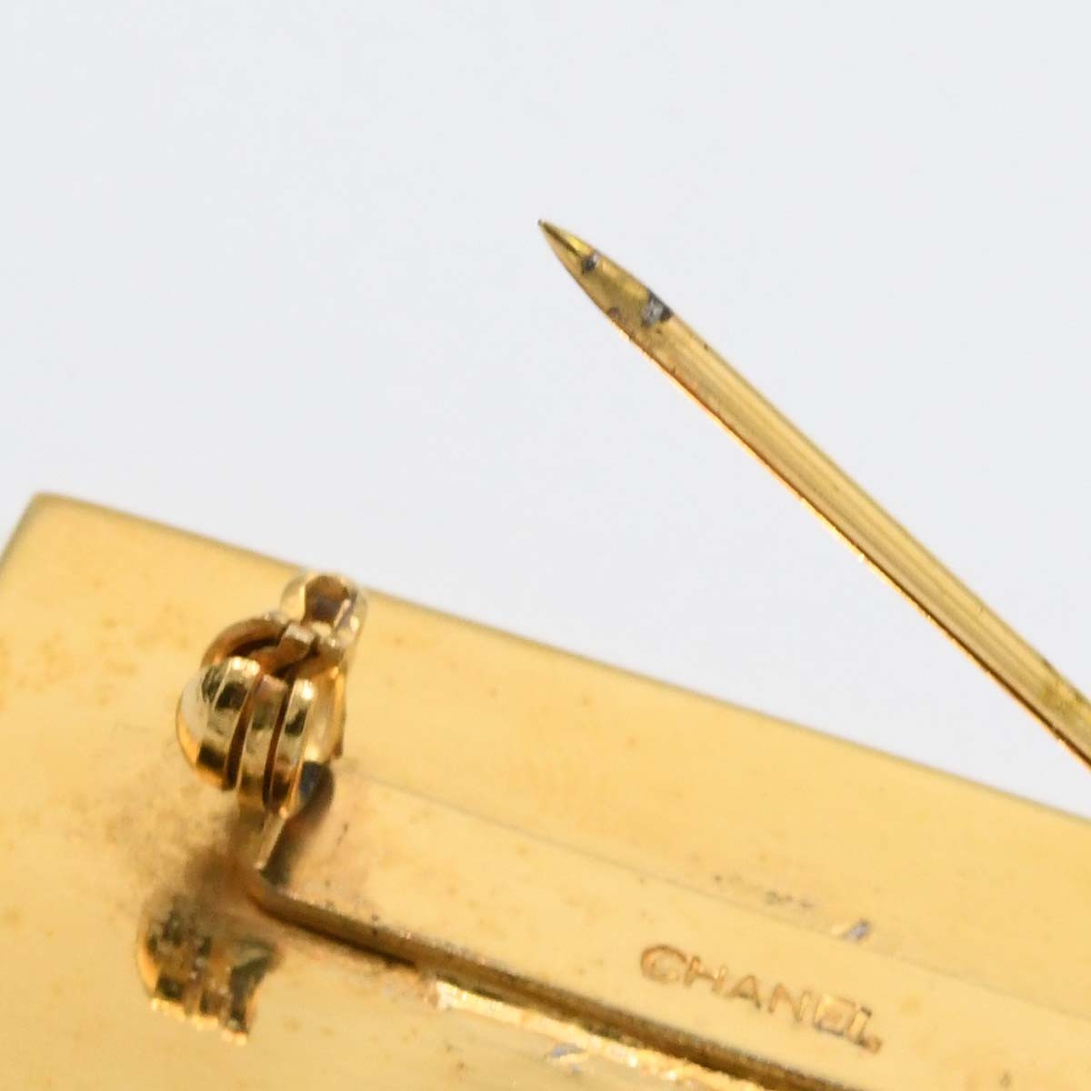 CHANEL シャネル プレート ブローチ ゴールドカラー 金具 レディース