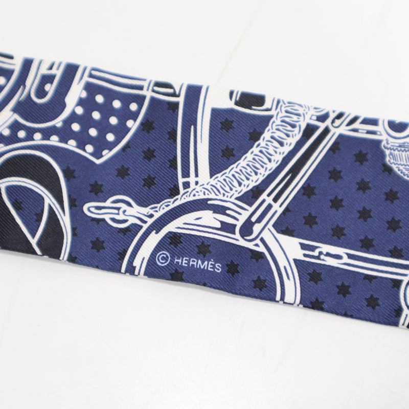 未使用 HERMES エルメス ツイリー Eperon d'Or Cut エプロンドール バンダナ シルク100 ネイビー 箱有 25s179-8