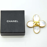 ブローチ CHANEL シャネル ココマーク 95A ホワイト シェル ヴィンテージ フラワー クロス 秋冬コレクション 21k551-4