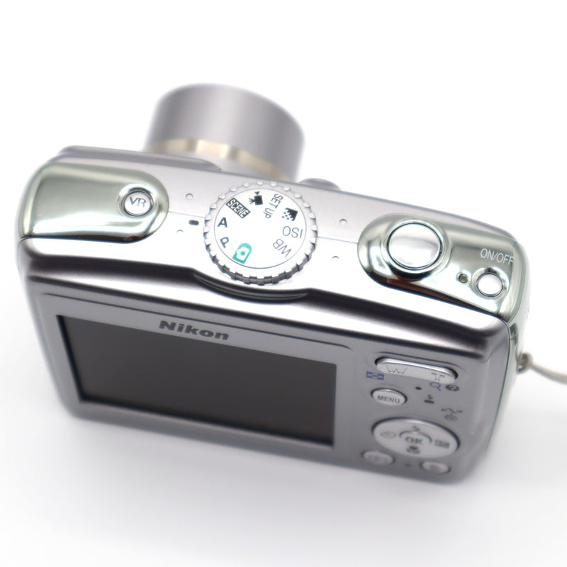 Nikon ニコン コンパクトデジタルカメラ COOLPIX P4 VR 7.5-26.3mm 1:2.7-5.3 デジカメ 動作確認済 H16552