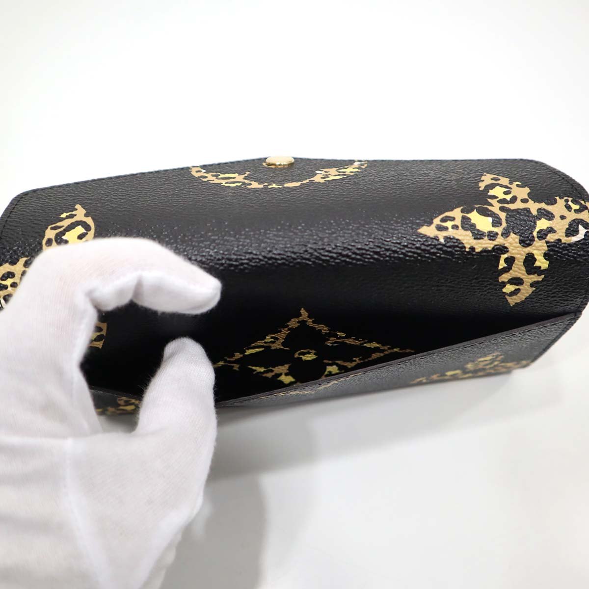 美品 LV 財布 モノグラムジャングル ポルトフォイユ・サラ 美品 LV 財布 モノグラムジャングル ポルトフォイユ・サラ