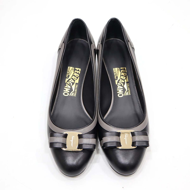 未使用 Salvatore Ferragamo フェラガモ ヴァラリボン パンプス フラットシューズ ブラック×グレー サイズ7 1/2 Ⅾ 靴 25cm 箱有 H12688-8