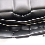 BOTTEGA VENETA ボッテガ ヴェネタ パデットカセット 591970 バック イントレチャート 鞄 ブラック 袋有 mo310