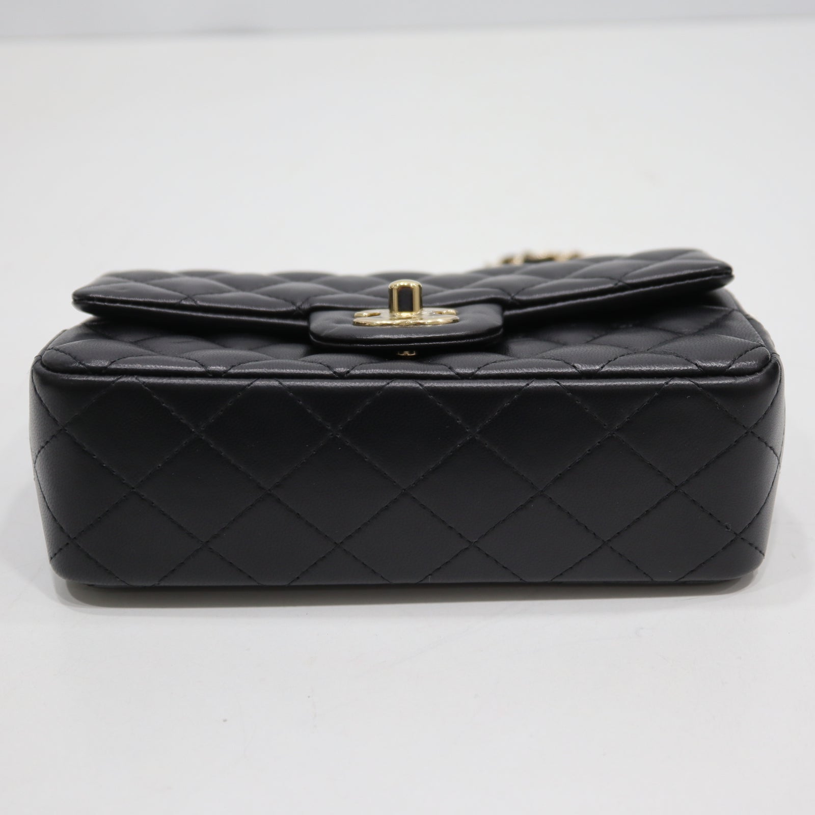 CHANEL シャネル ショルダーバッグ マトラッセ CHANEL シャネル A69900-Y04059 ミニクラシック チェーンショルダー