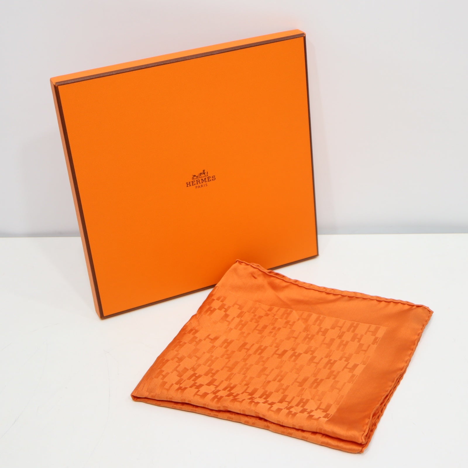 HERMES シルクハンカチ オレンジ HERMES エルメス カレ40 スカーフ ハンカチ H柄 オレンジ シルク