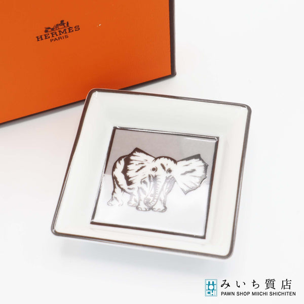 未使用 HERMES エルメス ゾウ 像 アッシュトレイ 灰皿 小物入れ 小皿 スクエア ホワイト系 箱有 H18027