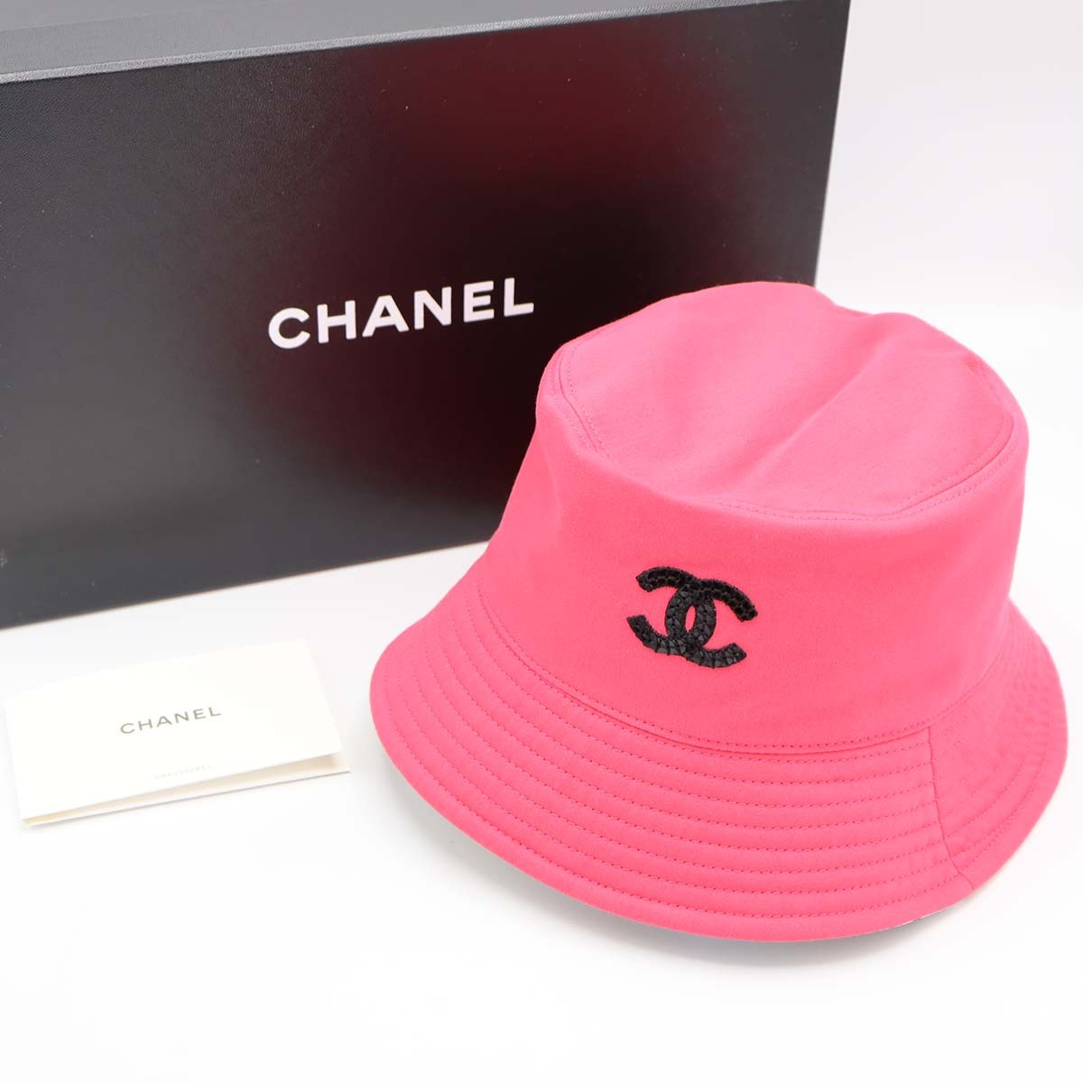 【美品】CHANEL バケットハット 紫色 ロゴプリント 美品】CHANEL バケットハット 紫色 ロゴプリント - メルカリ