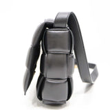 BOTTEGA VENETA ボッテガ ヴェネタ パデットカセット 591970 バック イントレチャート 鞄 ブラック 袋有 mo310