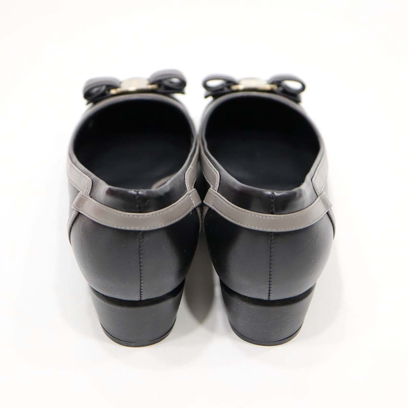 未使用 Salvatore Ferragamo フェラガモ ヴァラリボン パンプス フラットシューズ ブラック×グレー サイズ7 1/2 Ⅾ 靴 25cm 箱有 H12688-8