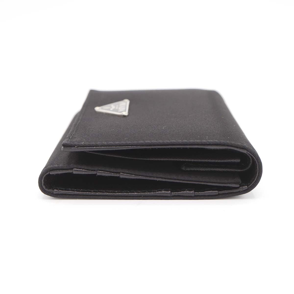 PRADA プラダ　折り財布　ナイロン　三角ロゴ　ブラック　サフィアーノレザー PRADA プラダ 財布 サフィアーノ レザー 三つ折り 黒 ブラック