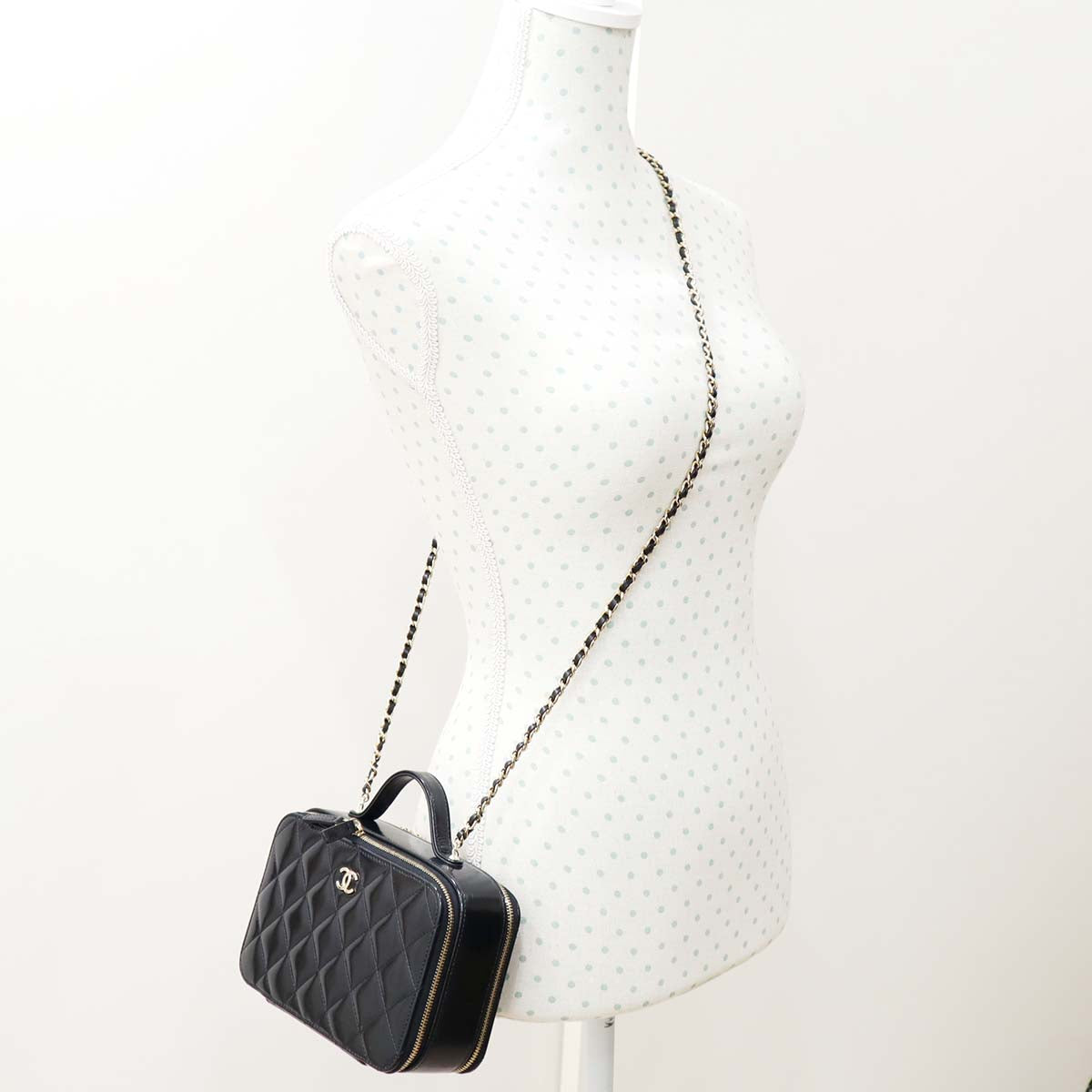 シャネル CHANEL ヴァニティバッグ シャイニー ラムスキン AS3221