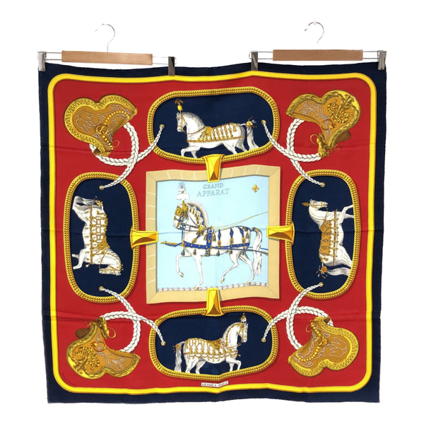 エルメス HERMES カレ90 Grand Apparat スカーフ　大判 エルメス HERMES カレ90 スカーフ GRAND APPARAT 盛装の馬 赤 青