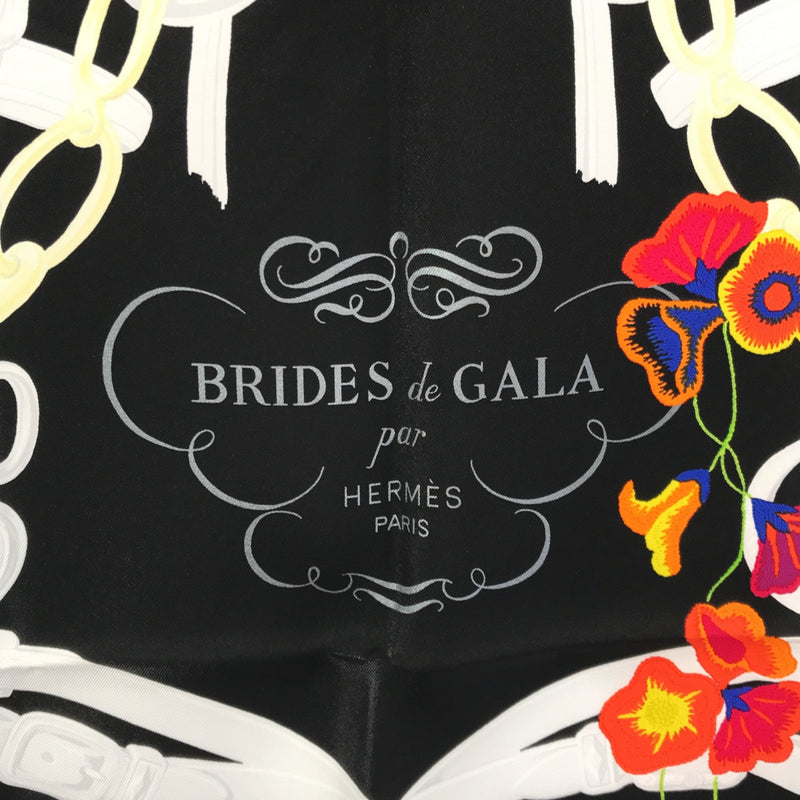 エルメス HERMES スカーフ カレ90 BRIDES de GALA 式典用の馬勤 黒 花 フラワー H9528 – みいち質店