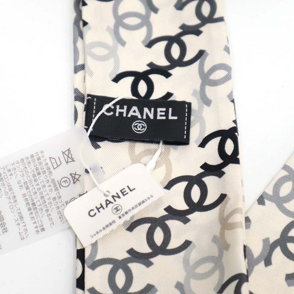 未使用　シャネル　ツイリー　ココマーク　白　CHANEL　シルク　ホワイト　AA7863 22k288−1