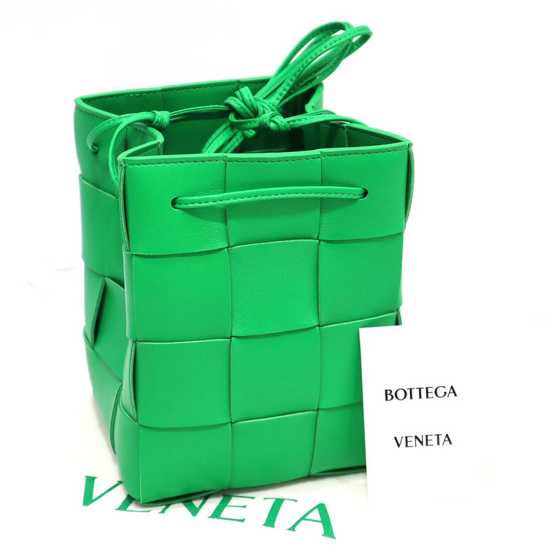 未使用 ボッテガ ヴェネタ BOTTEGA VENETA スモールカセット バケット バッグ グリーン 緑 22k599-21