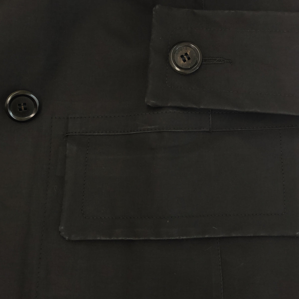 LV ルイヴィトン LOUIS VUITTON トレンチコート 黒