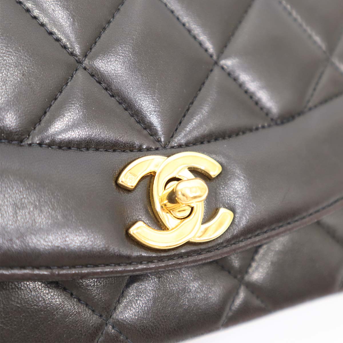 CHANEL マトラッセ ダイアナ　ラムスキン チェーンショルダーバッグ 　80 バッグ CHANEL シャネル マトラッセ ダイアナ チェーン