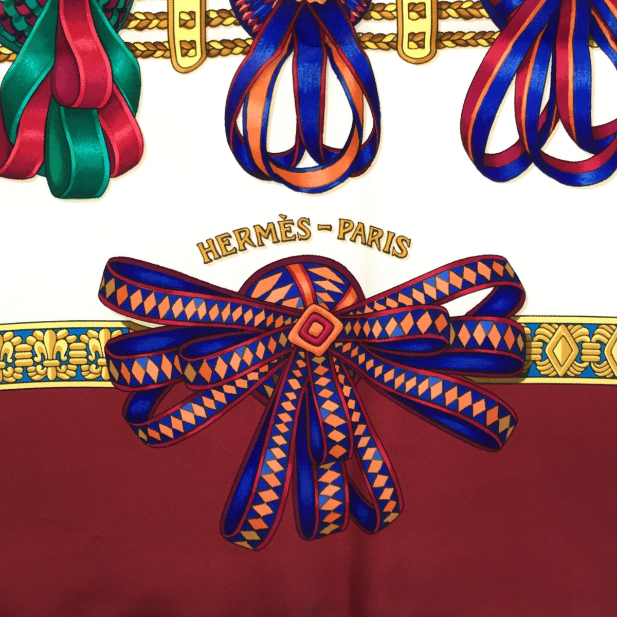 【新品未使用】HERMESスカーフ カレ90 馬のリボン飾り シルク100% エルメス HERMES スカーフ カレ90 LES RUBANS DU CHEVAL 馬のリボン